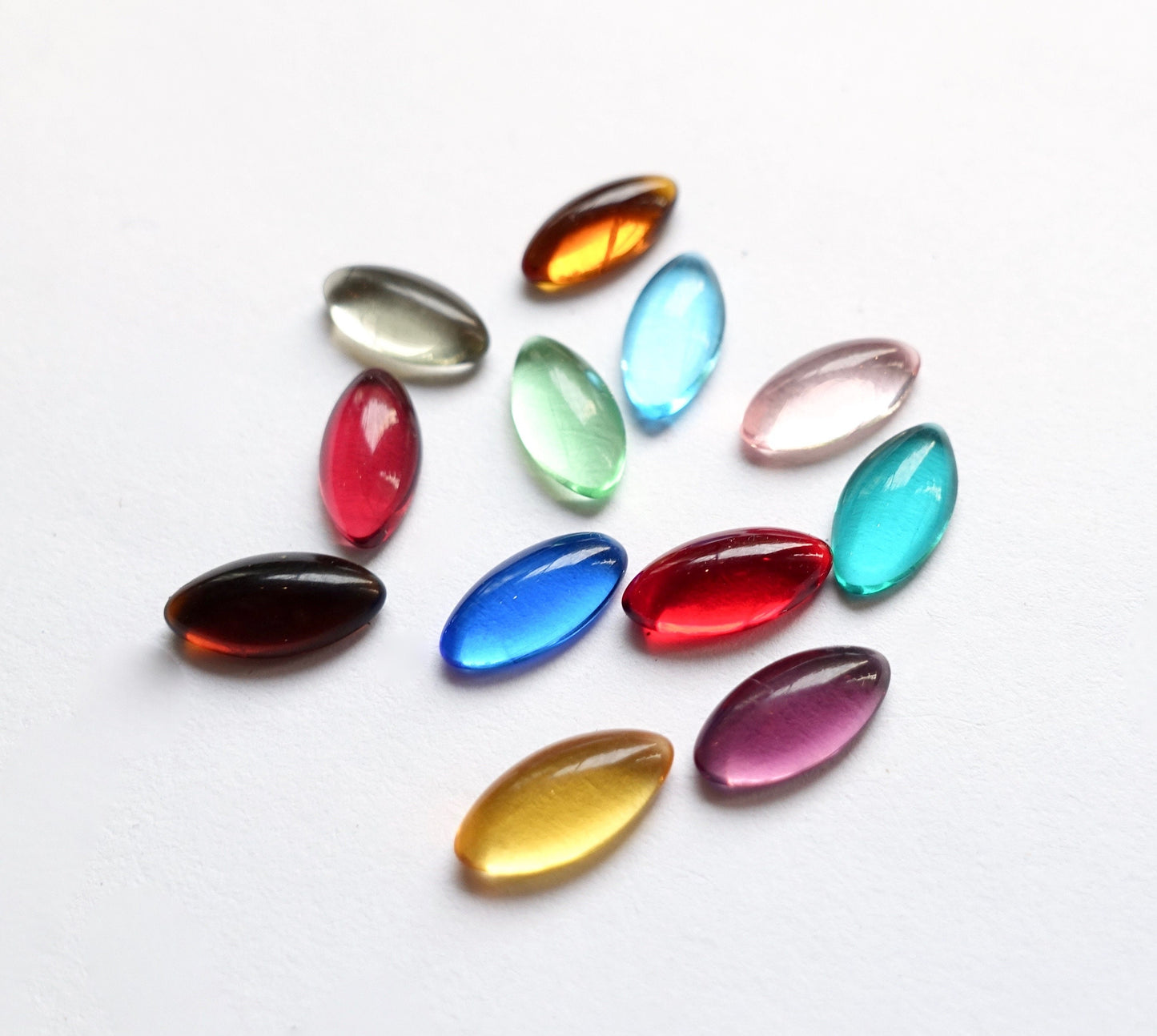 36 cabochons Navette 10x5mm transparent bunt mix