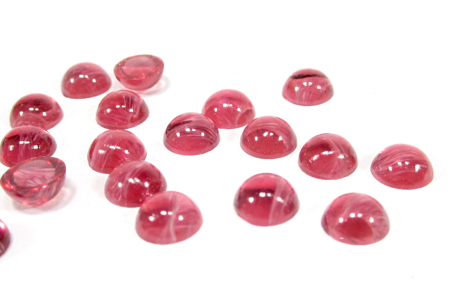 12 cabochons 8mm rund rot rosa Einschlüsse