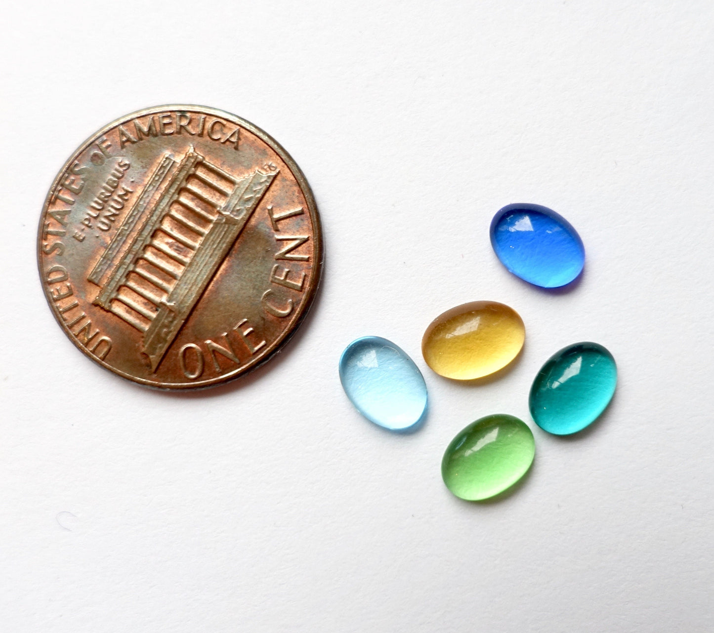 48 cabochons 7x5mm oval transparent Farb mix