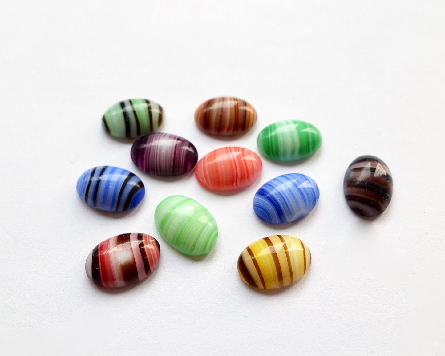 4 cabochons Oval 14x10 mm streifen opak bunt