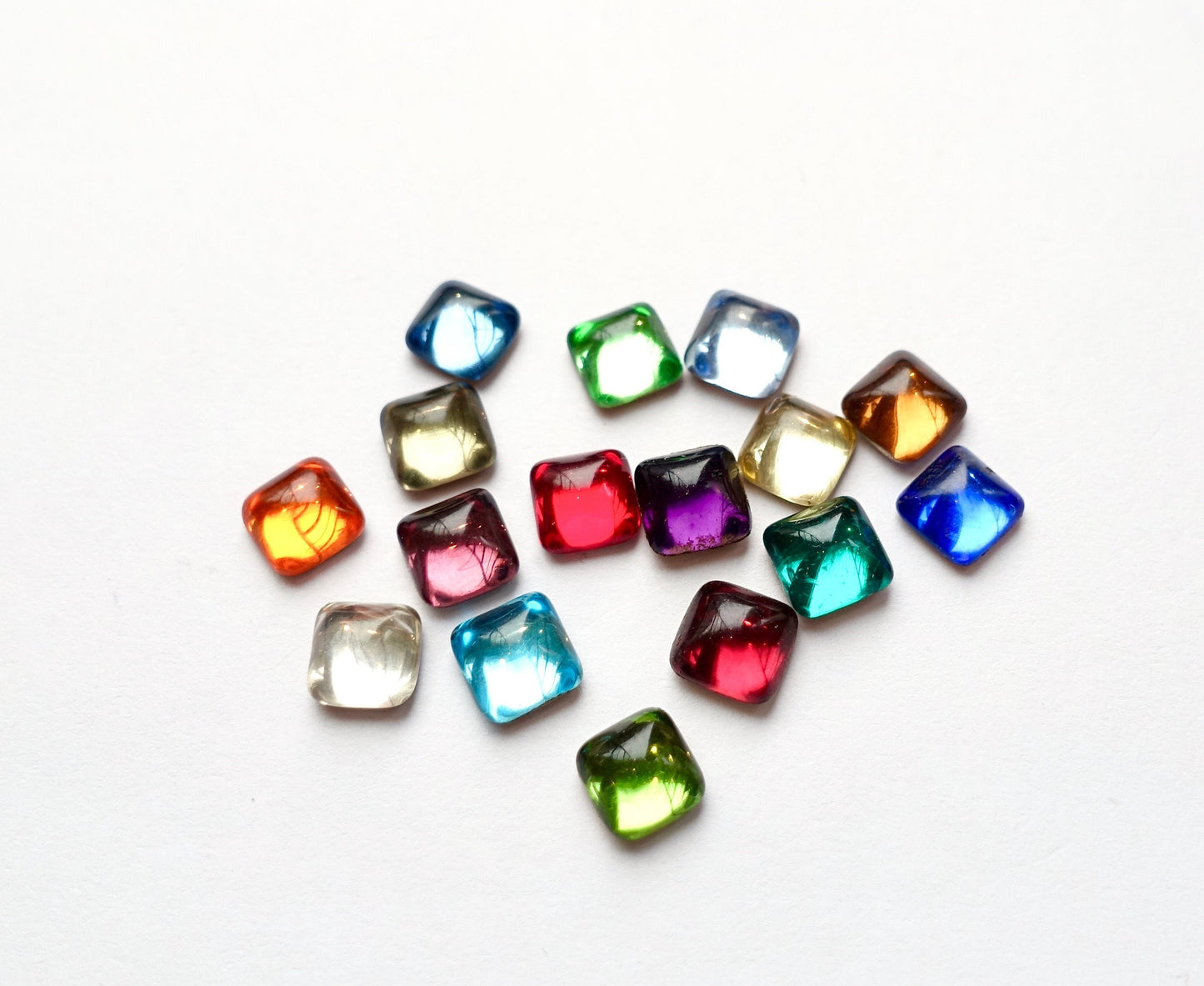 48 cabochons quadrat 6x6mm bunt opal glas foiled