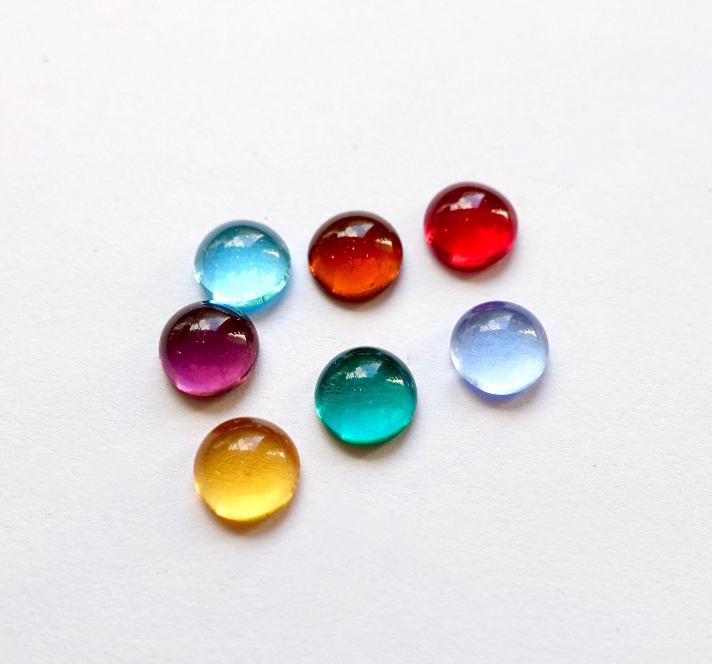 30 Cabochons 7mm rund transparent bunt mix