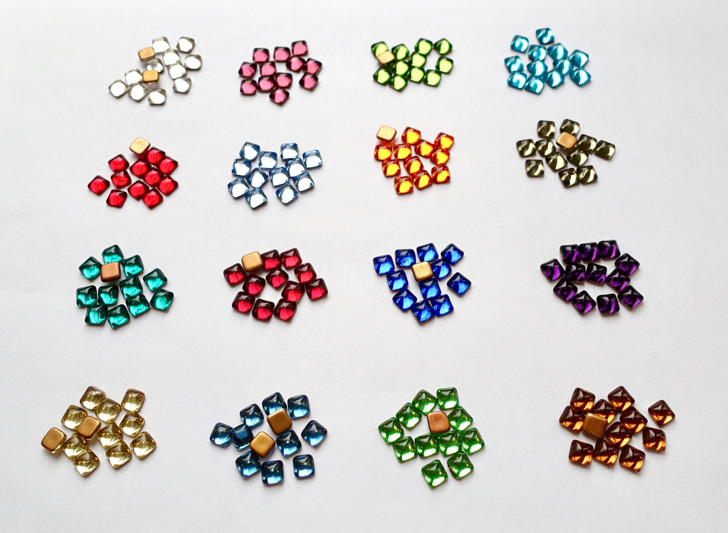 48 cabochons quadrat 6x6mm bunt opal glas foiled