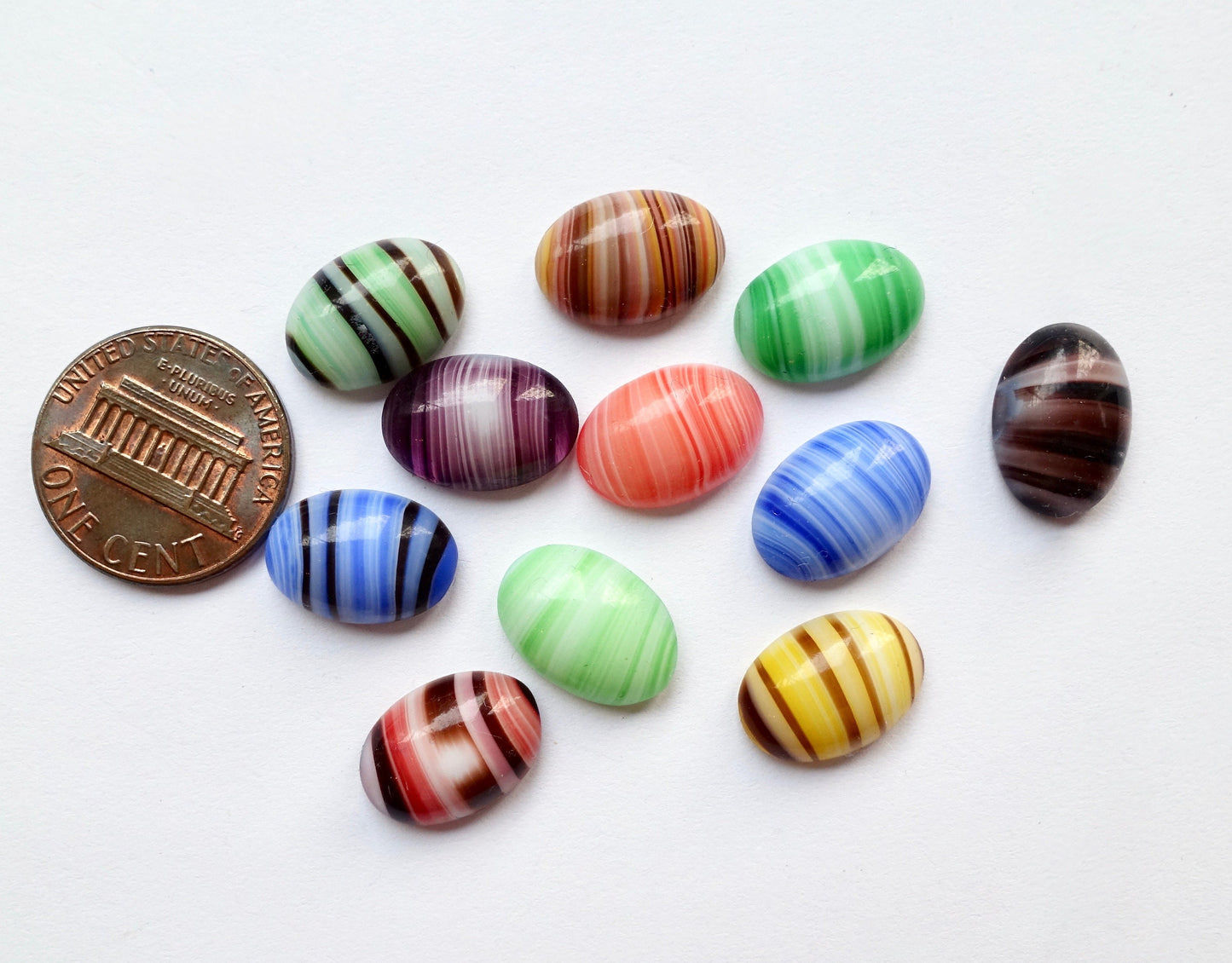 4 cabochons Oval 14x10 mm streifen opak bunt