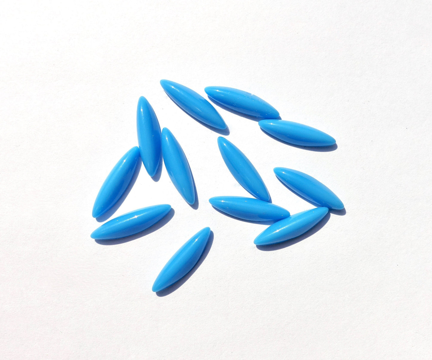 48 cabochons navette 15x4mm blau türkis