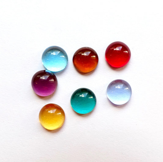30 Cabochons 7mm rund transparent bunt mix